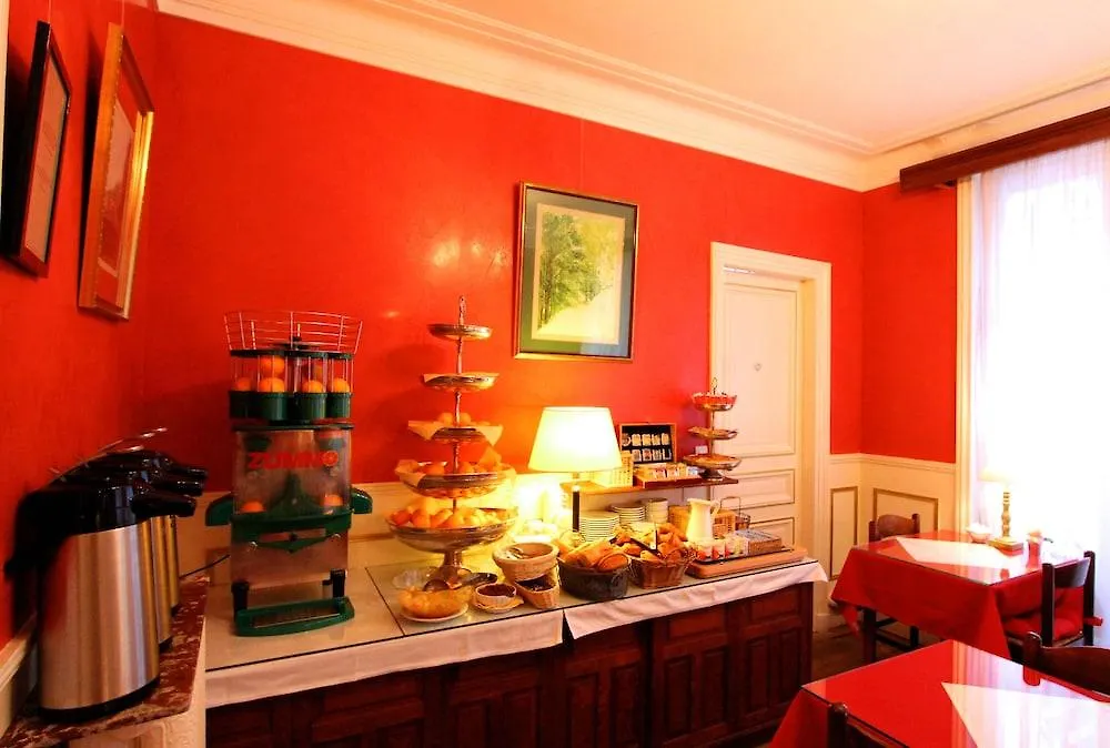 Chopin Hotel 2*
