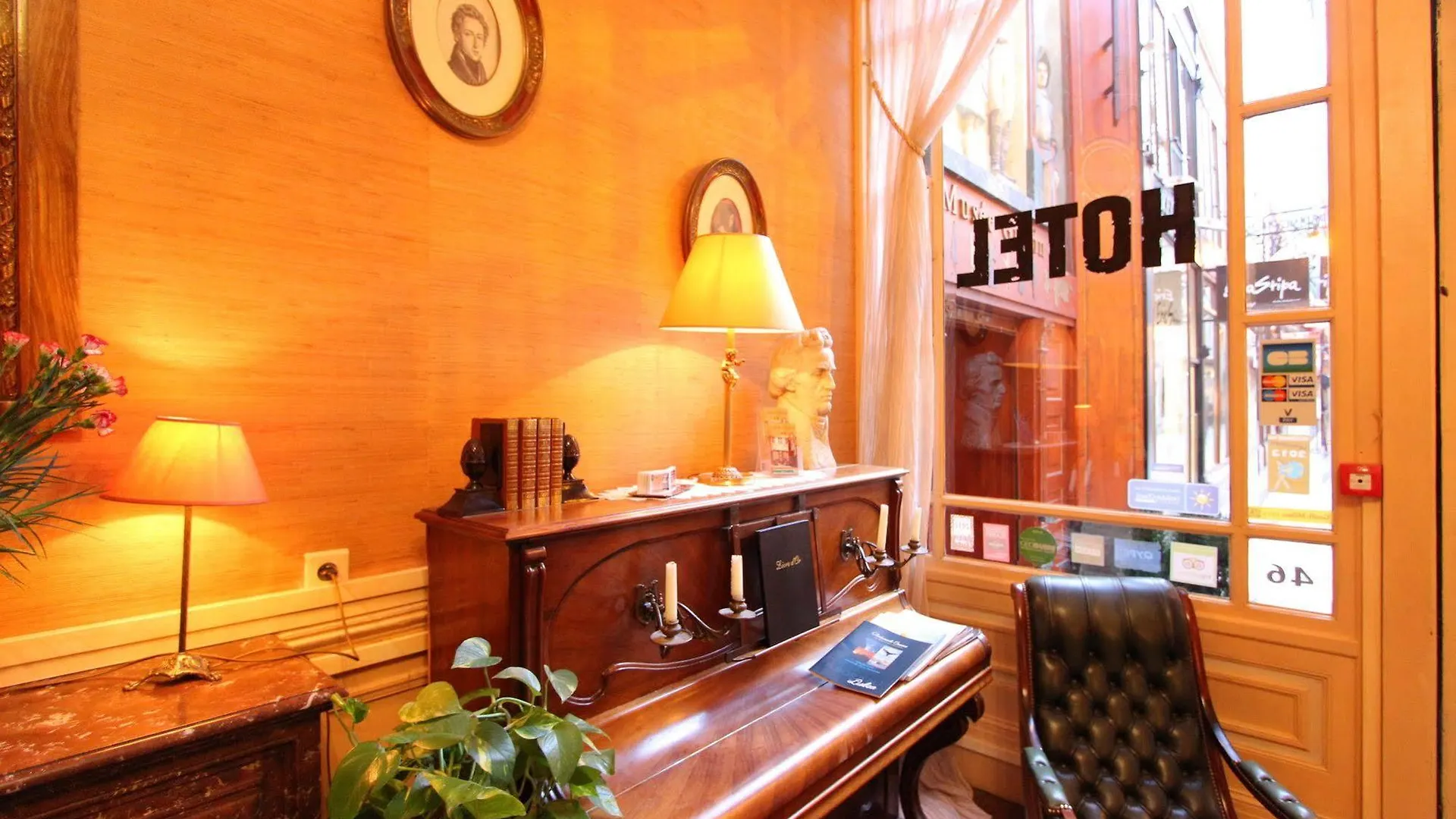 Chopin Hotel 2*
