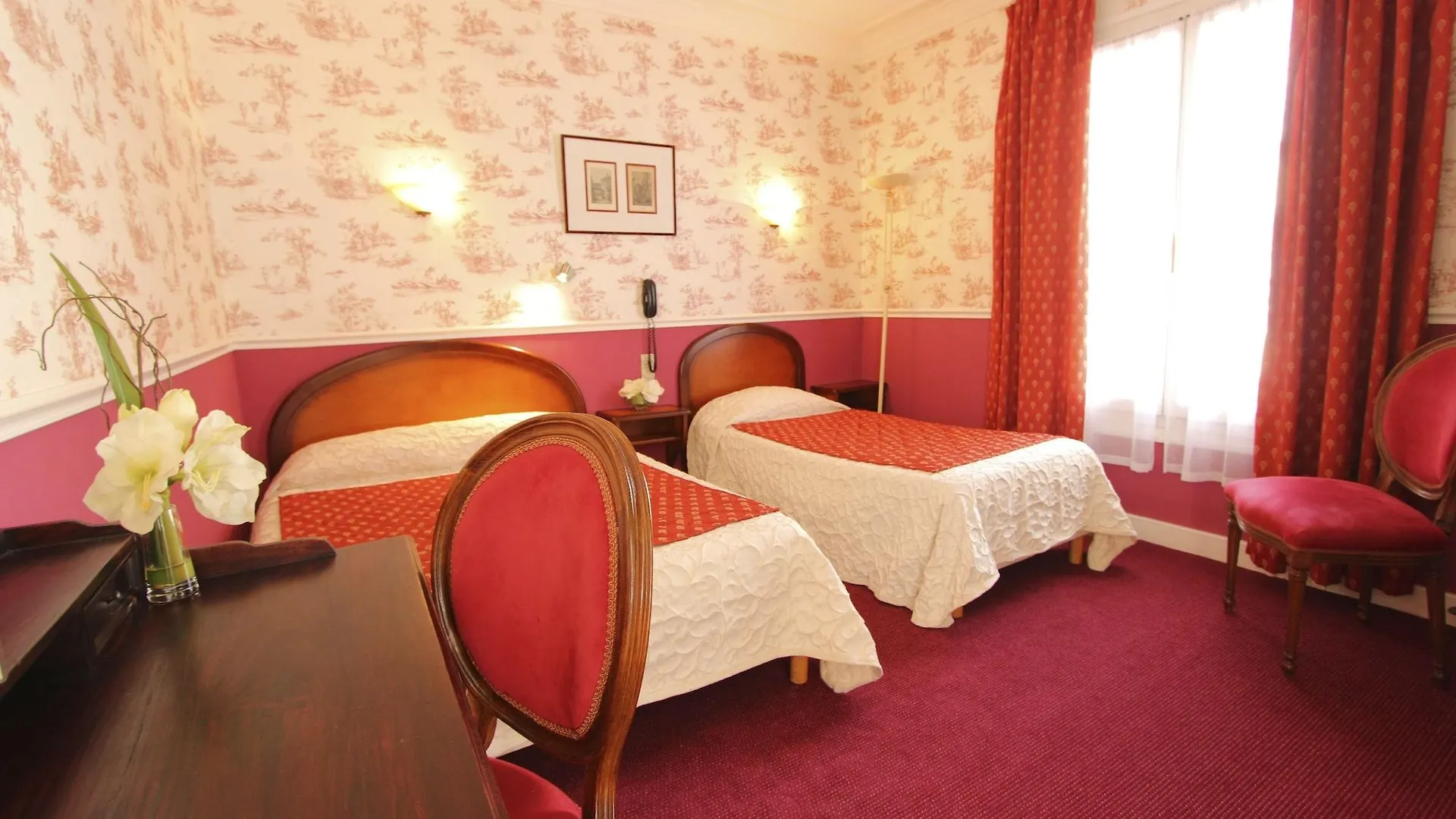 Chopin Hotel 2*